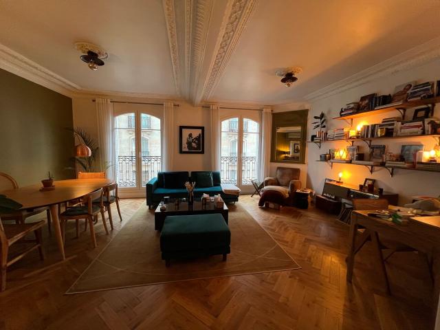 Beautiful & modern flat in vibrant neighborhood, Paris Amsterdam Apartments for Rent