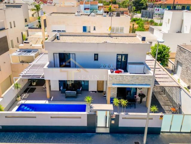 Beautiful modern villa available for rent until June
