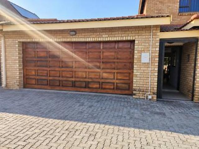 ? beautiful modern 3 bedroom townho.