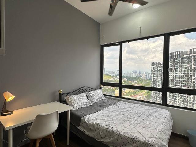 Beautiful Middle Room w KL View ✅ FREE Utilities Monthly Cleaning @ Petalz Residence, Old Klang Road