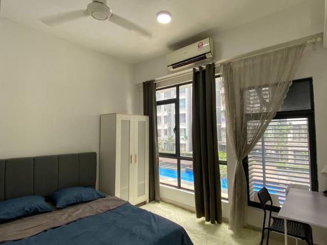 Beautiful Middle Room w Queen Bed FREE Utilities ⭐️ ⚡️@ Utropolis Glenmarie