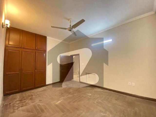 Beautiful Newly Renovated Dead End House With Huge Car Parking E 7