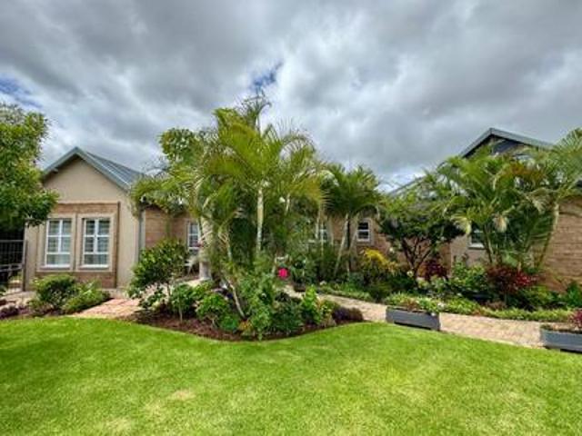 beautiful, neat 3 bedroom retirement.