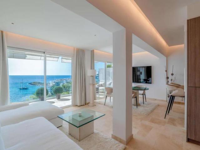 Beautiful sea view apartment in Illetas