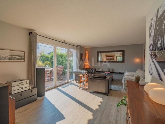 Beautiful semi detached house with south facing garden