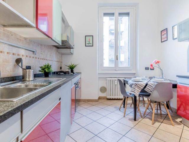 Single room with private bathroom in Via Carlo Darwin