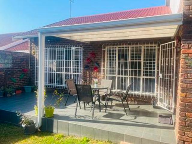 beautiful single storey 3 bedroom to.