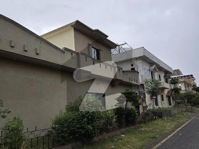 Beautiful Single Storey Corner House Available For Sale F 17