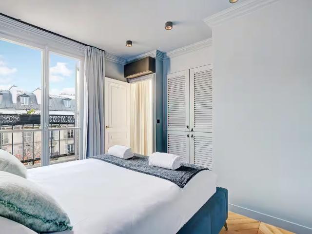 Beautiful, spacious and bright apartment Les Halles