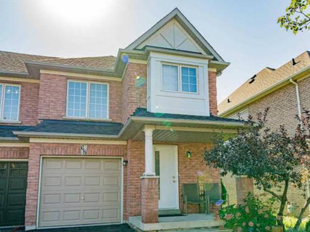 BEAUTIFUL SPACIOUS END UNIT FREEHOLD TOWNHOUSE IN WHITBY