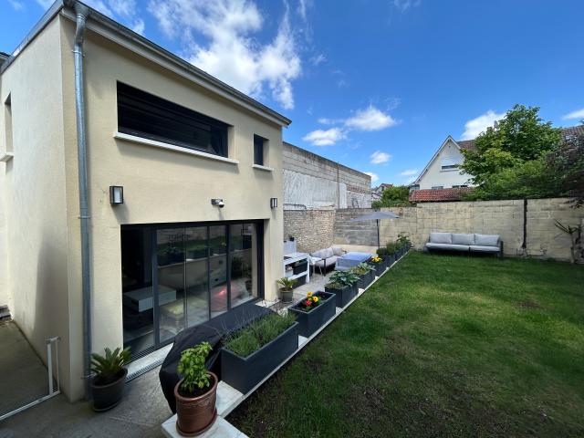 Beautiful & spacious house conveniently located, Nanterre