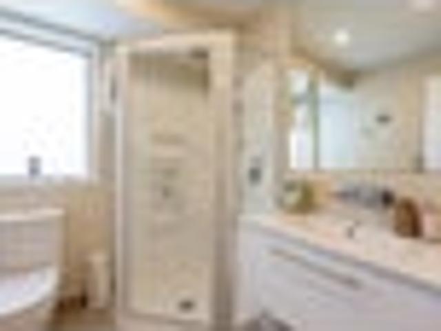 Beautiful,Stylish Ex Thorne Group Show home