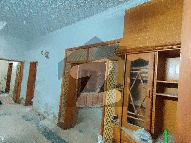 Beautiful Prime Location 10 Marla House For Rent