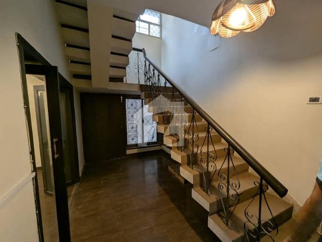 Beautiful Prime Location Demolish Able House For Sale In F 10 Islamabad 511 Sq. Yds CDA Transfer Close End VIP Street