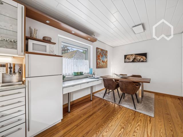 Beautiful, quiet, sunny apartment, south facing balcony, sought after forest location In Heimfeld