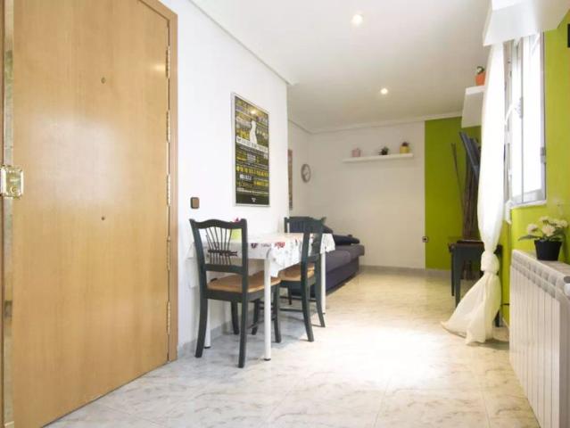 Beautiful room with desk in shared apartment, Puerta del Ángel