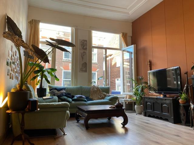 Beautiful Room with private kitchen available – Le