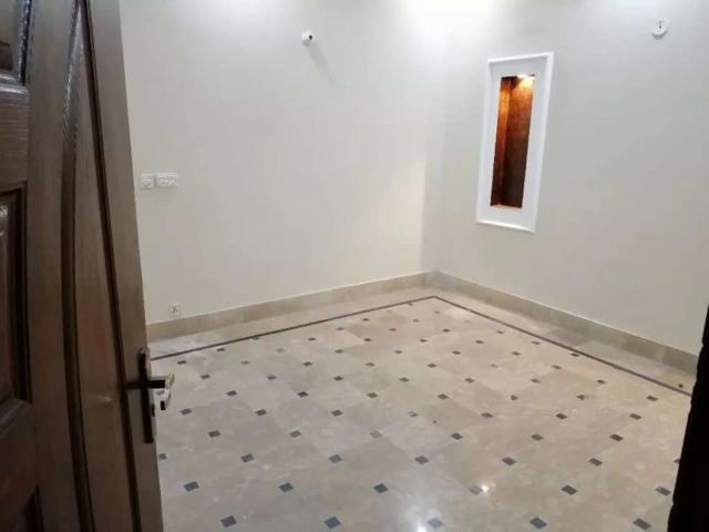 Beautiful room in a portion for females only Lahore Cavalry Ground ID 14148