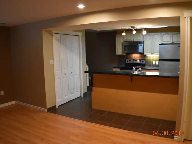 BEAUTIFUL Registered Legal 3br Suite close to MRU