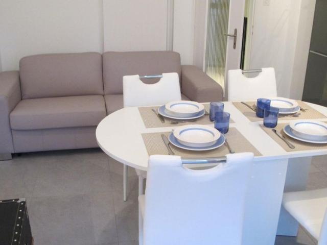 Beautiful renovated furnished studio in Champel