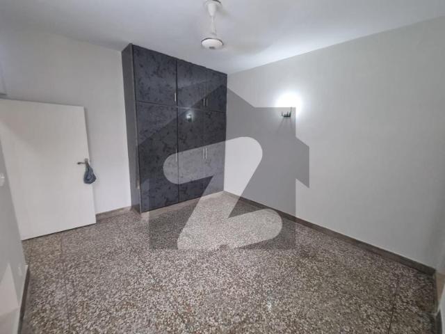Beautiful Renovated 5 Bedroom House G 9