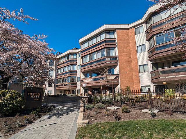 Beautiful Well Maintained 2 Bdr/2bath In Victoria!