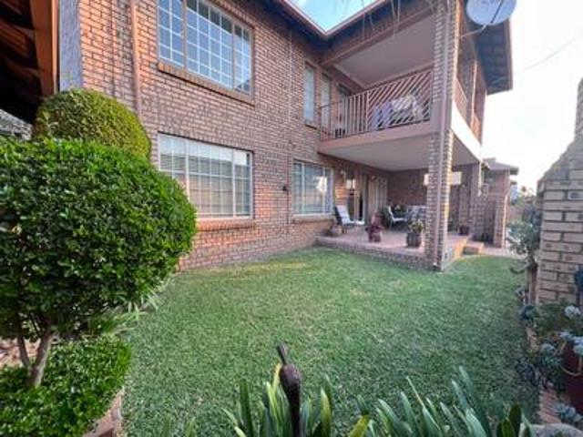 beautiful town house with excellent.