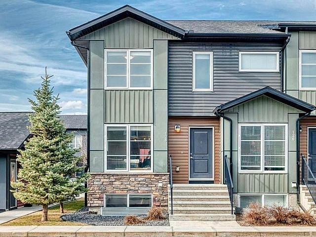 Beautiful Townhouse For Sale In Redstone – Move in Ready!