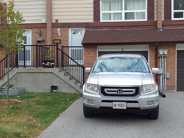 Beautiful Townhouse With 3 Bedrooms + 2 Parkings