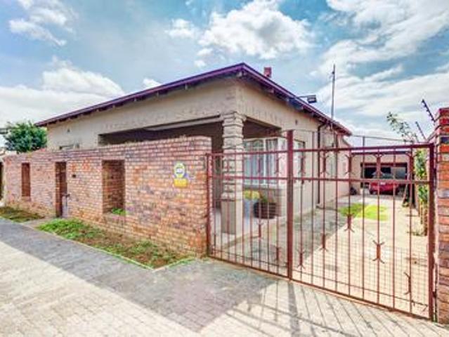 beautiful three bedroom house in for.