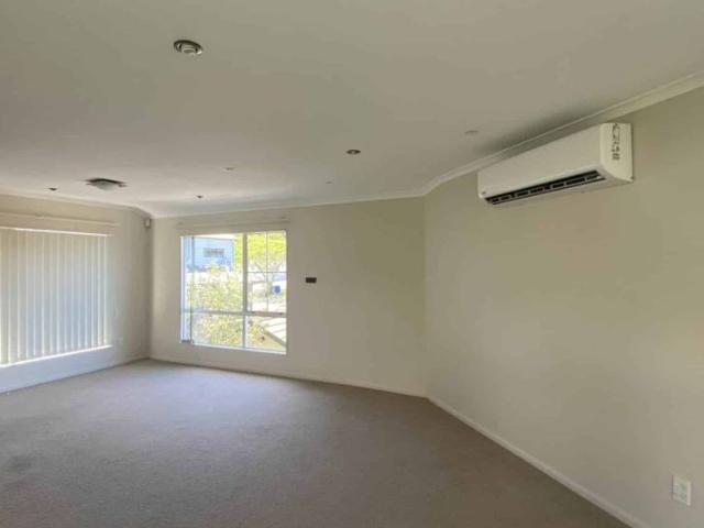 Beautiful Three Level Family Home in a Conveni.