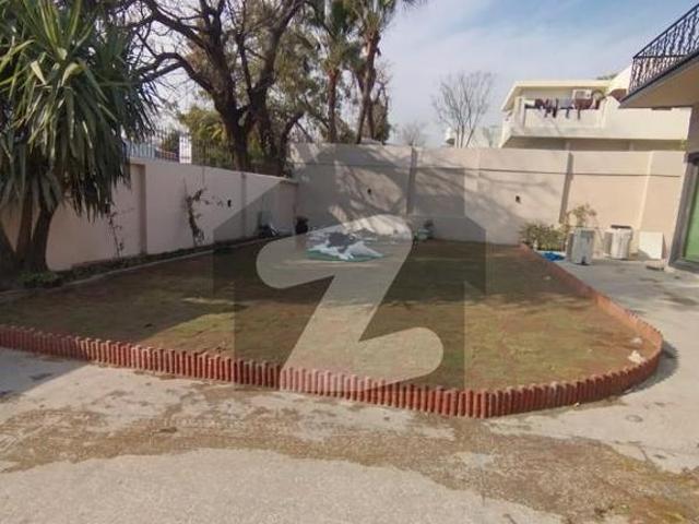 Beautiful Tile Floring House For Rent F 10