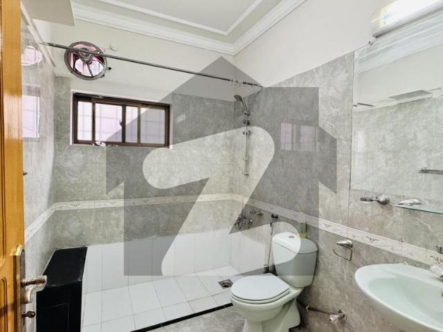 Beautiful Triple Story 5 Bedrooms House Available For Rent. F 7