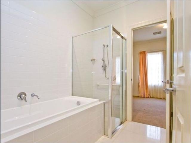 Beautiful Two Bedroom in Great Location