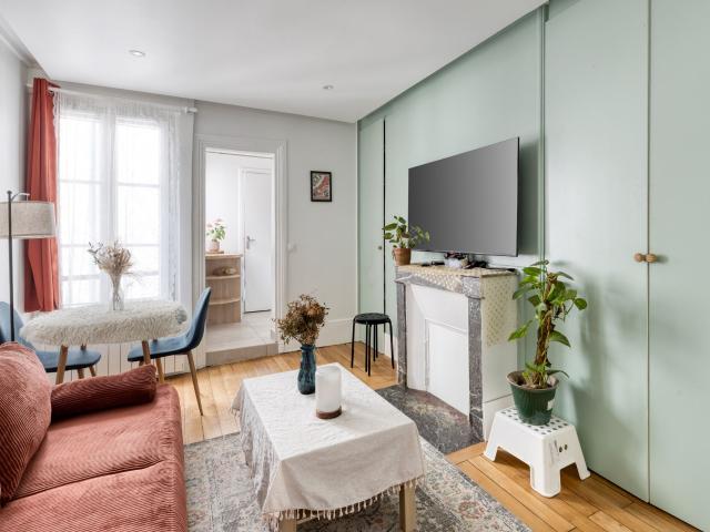 Beautiful two room flat renovated, 20 minutes from the Champs Élysées