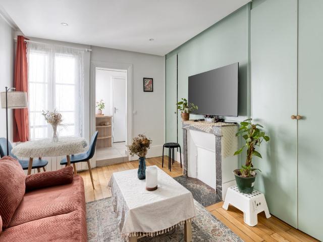 Beautiful two room flat renovated, 20 minutes from the Champs Élysées, Paris Amsterdam Apartments for Rent