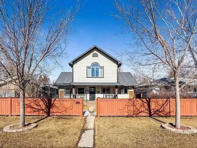 Beautiful two story house, 8 min to Downtown