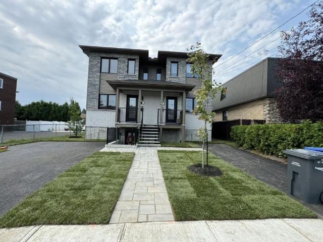 Beautiful Two Storey 5½ Apartment in a Triplex for Rent in Longueuil!