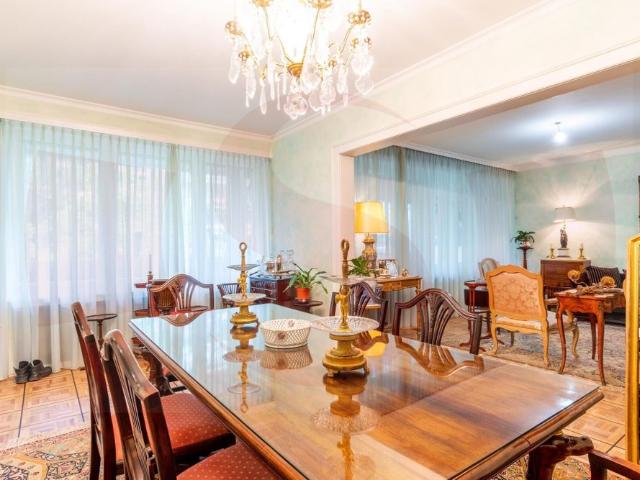 Beautiful unfurnished 6 rooms apartment for rent