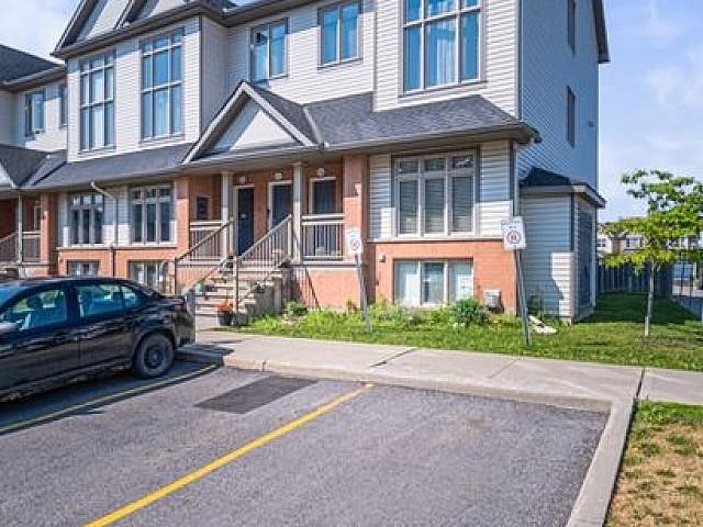 Beautiful Updated Upper Conner End Unit Terrace Home In Orleans