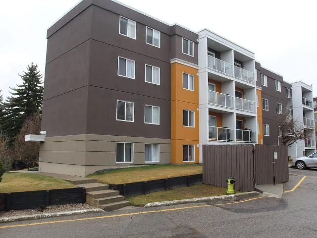 Beautiful Upgraded 2 Bedroom Condo in Greenview!