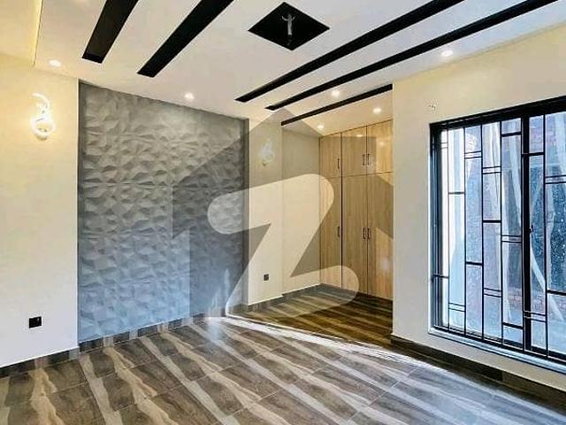 Beautiful upper portion for rent available with gas