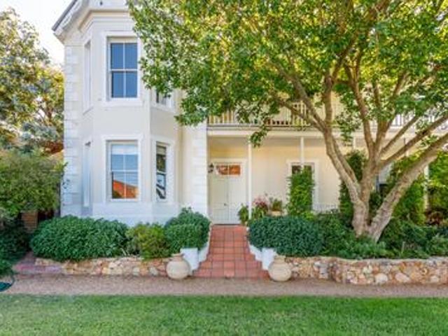beautiful victorian with space, ligh.