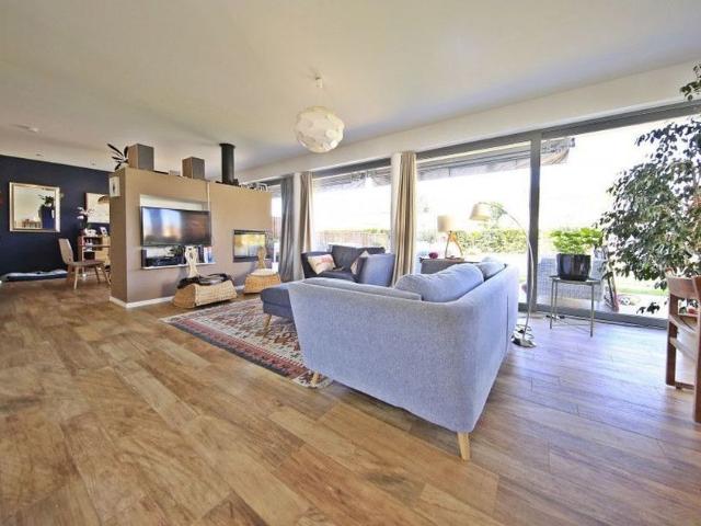 Beautiful villa 6.5p / 4 bedrooms + office / 3 bathrooms / garden and pool