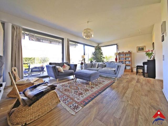 Beautiful villa 6.5p / 4 bedrooms + office / 3 bathrooms / garden and pool