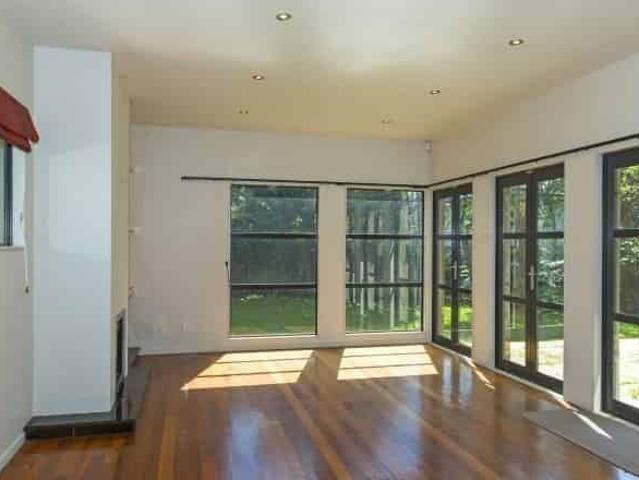 Beautiful Villa in Waterloo