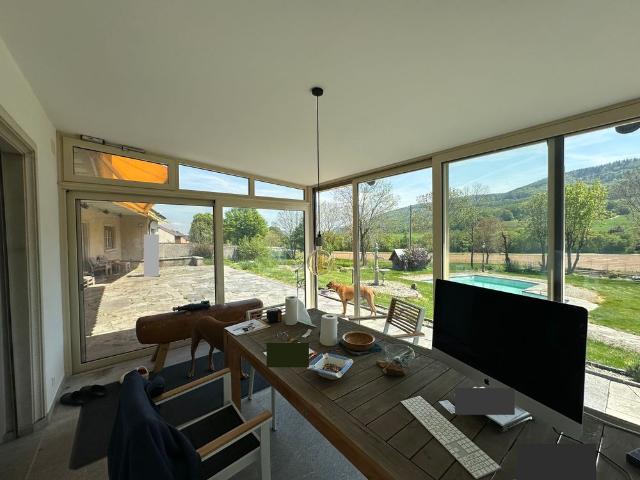 Beautiful villa with pool on over 4'000m2 of land