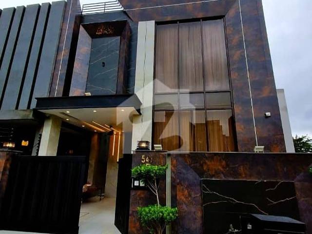 Beautifull independent 5 marla designer house near to market and easy accsess to main road in dha lahore