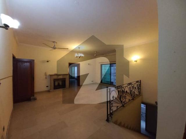 Beautifull upper portion for rent in dha lahore