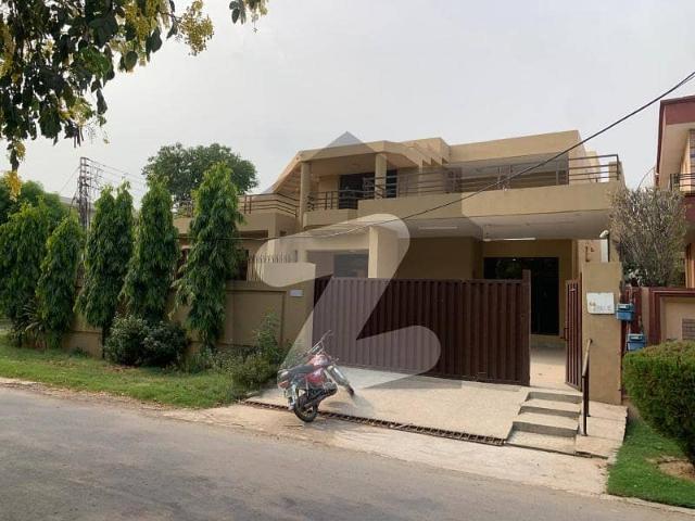 Beautifull upper portion for rent in dha lahore